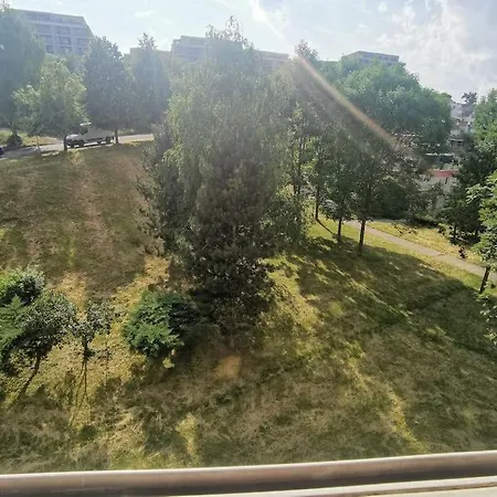 Cozy Near Center *