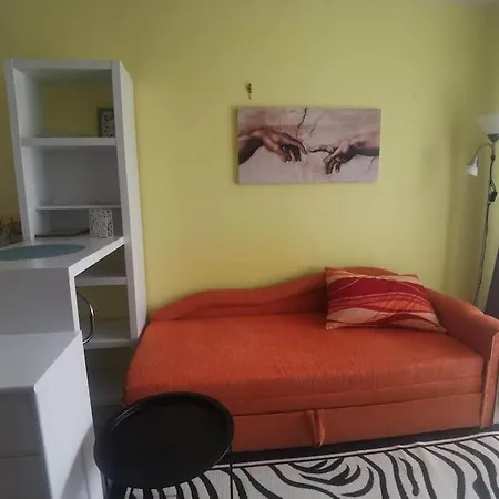 Cozy Near Center شقة